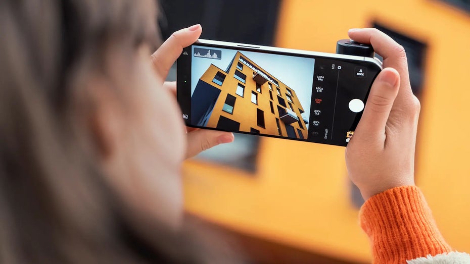Mit diesem Griff will Leica Camera Control bei eurem iPhone ablösen – das hat aber seinen Preis Mit diesem Griff will Leica Camera Control bei eurem iPhone ablösen – das hat aber seinen Preis
