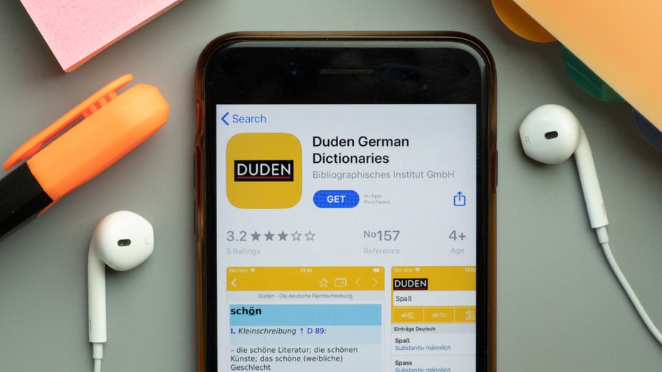 Foto von einem Handy mit der Duden-App