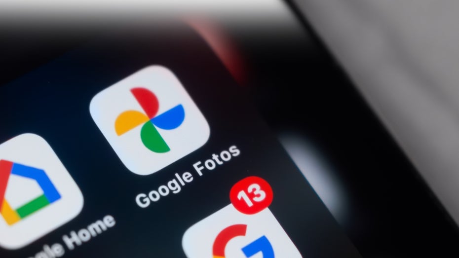 Was ist echt, was ist mit KI manipuliert? Google verpasst bearbeiteten Bildern jetzt ein Wasserzeichen. (Foto: Jess Rodriguez/Shutterstock) Google Fotos: Warum plötzlich Wasserzeichen auf deinen Bildern auftauchen