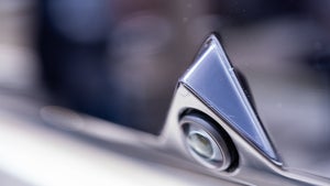 Teslas als fahrende Datensammler: Welche Risiken die Sensoren und Kameras für uns alle bergen