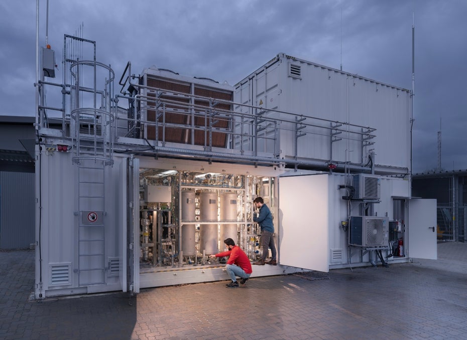 In einem Mannheimer Klärwerk kann seit kurzem Methanol gezapft werden. Der Alkohol taugt unter anderem als Schiffstreibstoff und Rohstoff für die Chemieindustrie. (Foto: Karlsruher Institut für Technologie)