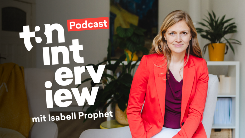 Isabell Prophet hat selbst jahrelang mit schlechtem Schlaf Probleme gehabt – das brachte sie dazu, sich mit dem Thema genau auseinander zu setzen. (Foto: Petra Herbert / Montage von t3n) Albtraum Zeitumstellung? Diese Tipps bringen dir einen besseren Schlaf