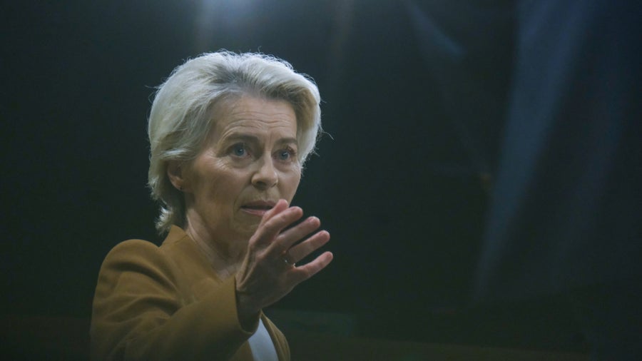 Drohende CO2-Strafen: Von der Leyen will Autobauern mehr Zeit geben Drohende CO2-Strafen: Von der Leyen will Autobauern mehr Zeit geben