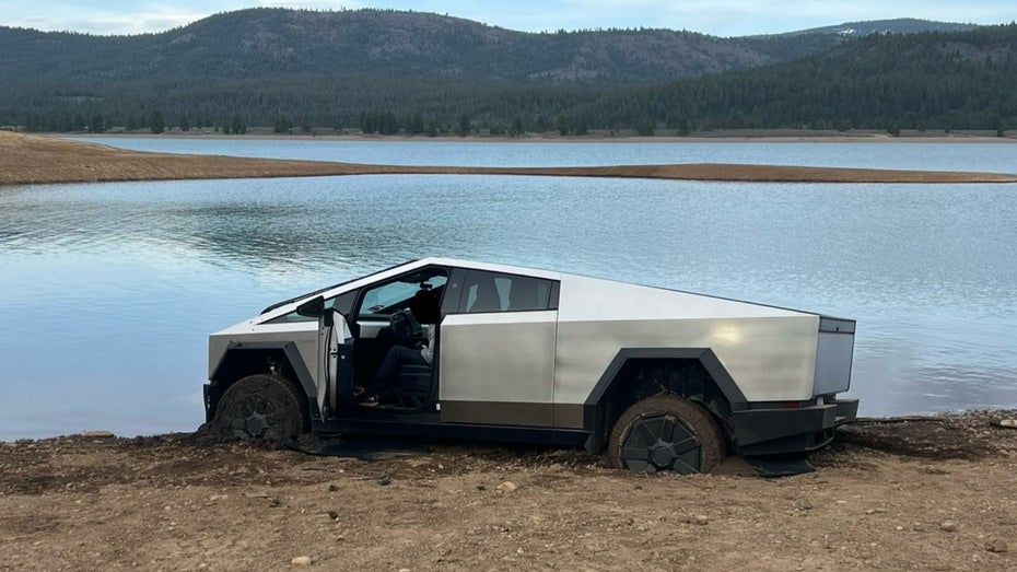 Cybertruck versus Fluss