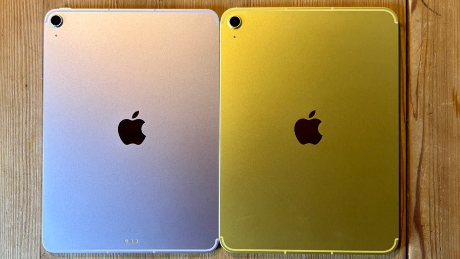 Die Rückseiten von zwei iPads.