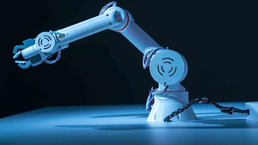 Robotik statt KI-Modelle: Warum Hugging Face jetzt einen günstigen Roboterarm anbietet Robotik statt KI-Modelle: Warum Hugging Face jetzt einen günstigen Roboterarm anbietet