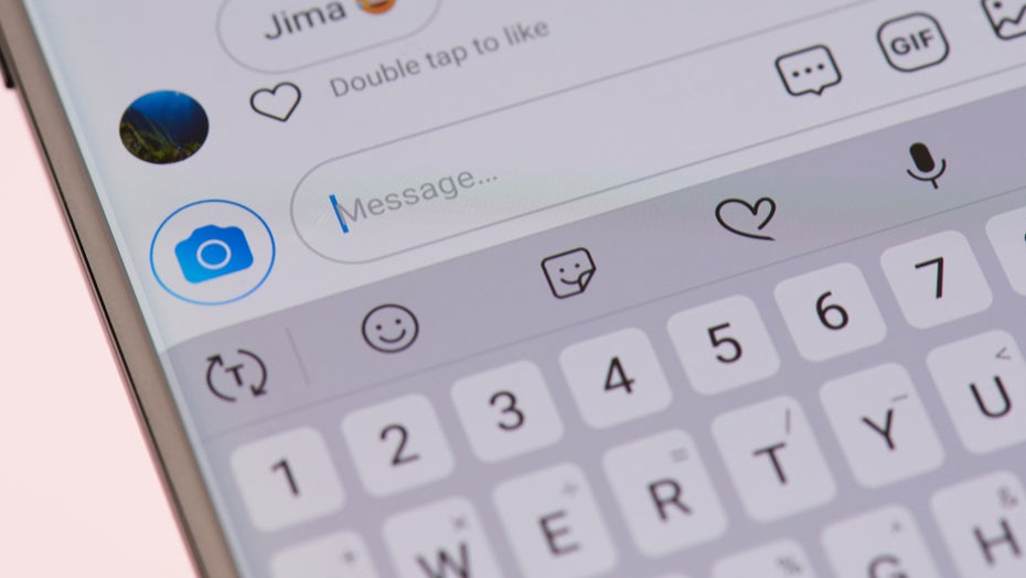 Instagrams DM-Update bringt längere Sprachnachrichten und automatische Transkription. (Bild: PixieMe / Shutterstock) Instagram macht Schluss mit nervigen Voice-Messages – das neue Transkriptions-Feature im Check