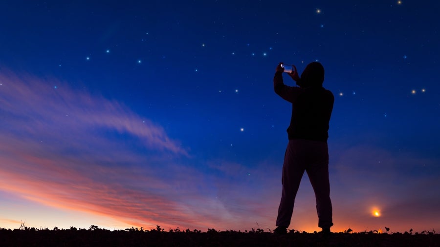 Perseiden und Polarlichter: So machst du mit dem Smartphone spektakuläre Himmelsfotos Perseiden und Polarlichter: So machst du mit dem Smartphone spektakuläre Himmelsfotos