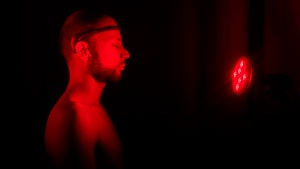 Longevity-Trend im Alltag: Zwei Männer haben sich der Langlebigkeit verschrieben