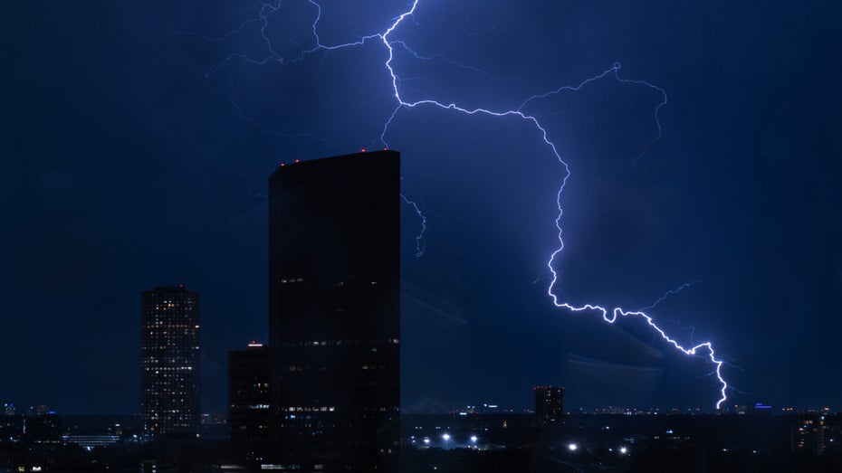 Neuer Gewitter-Rekord über hunderte Kilometer: WMO misst den bislang längsten Blitz Neuer Gewitter-Rekord über hunderte Kilometer: WMO misst den bislang längsten Blitz