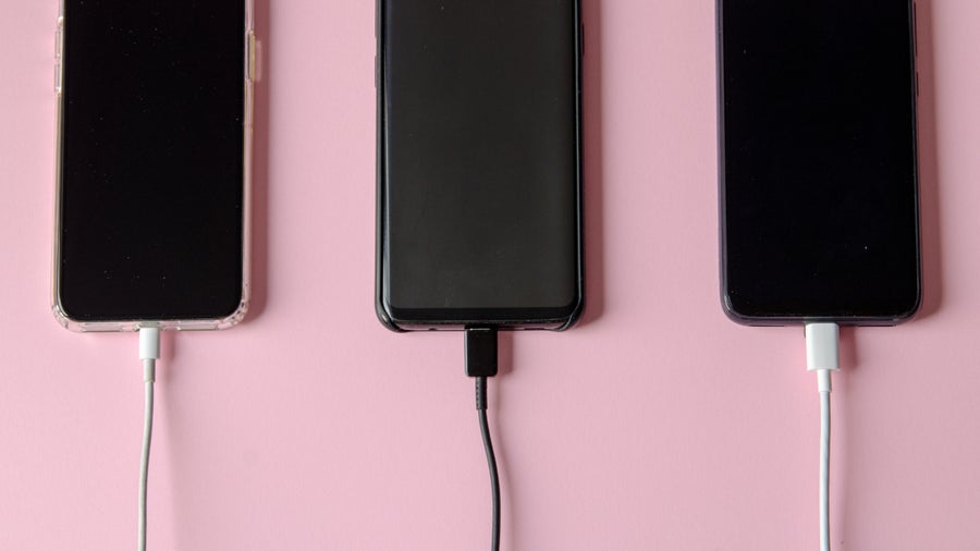 Smartphone-Akkus im Check: Diese Modelle halten länger, als du denkst Smartphone-Akkus im Check: Diese Modelle halten länger, als du denkst