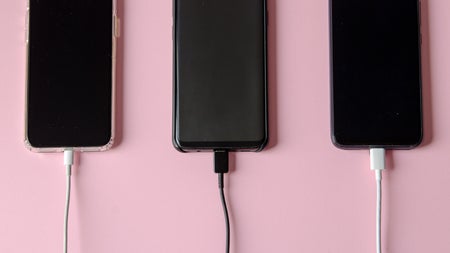 Smartphone-Akkus im Check: Diese Modelle halten länger, als du denkst