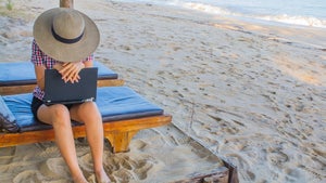 Auch am Strand erreichbar: So machen sich deutsche Arbeitnehmer selbst im Urlaub Stress