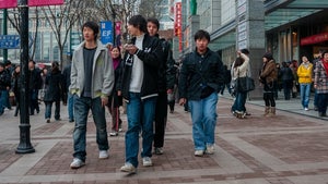 Fake it till you make it: Chinas arbeitslose Jugend zahlt für den Schein eines Jobs
